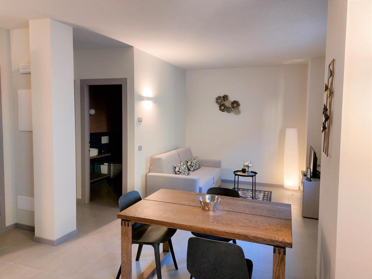 The 6 Apartments Rimini Exteriör bild